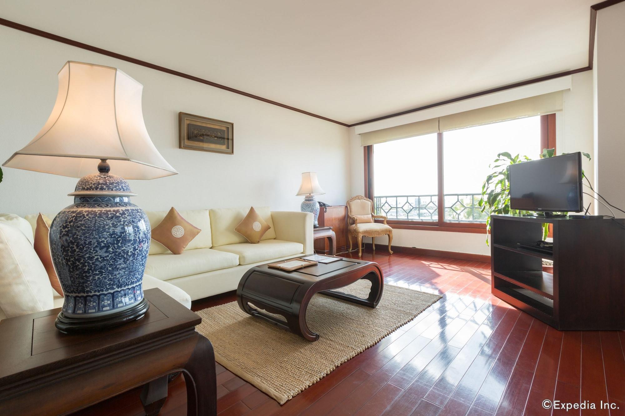 Saigon Domaine Luxury Residences 5*